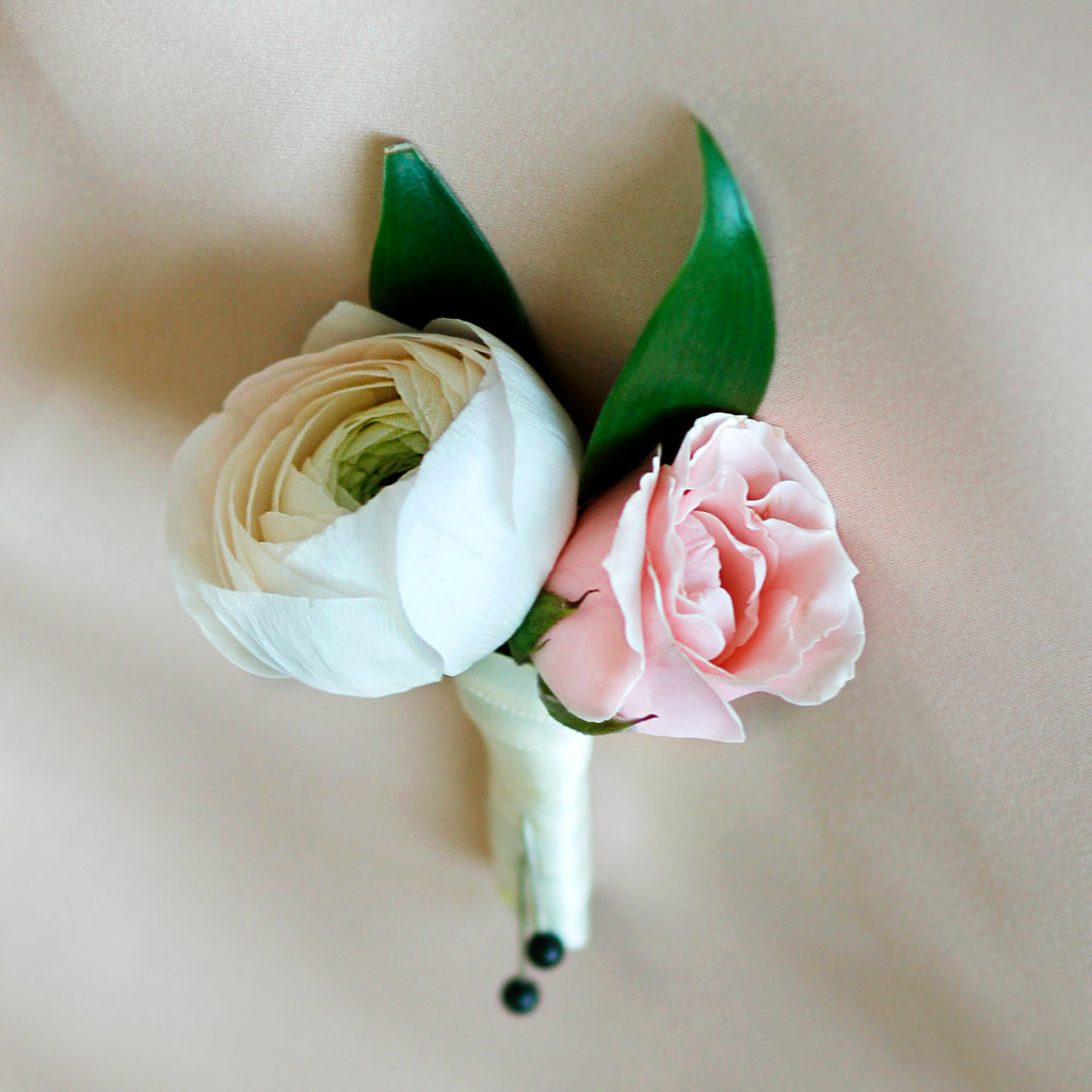 BOUTONNIERE // Touch of Blush