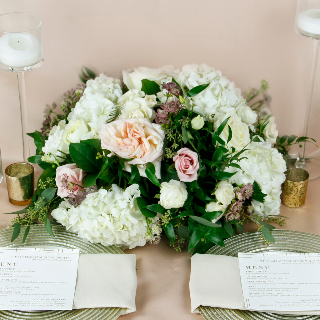 CLASSIC MOUNDED CENTERPIECE // Touch of Blush