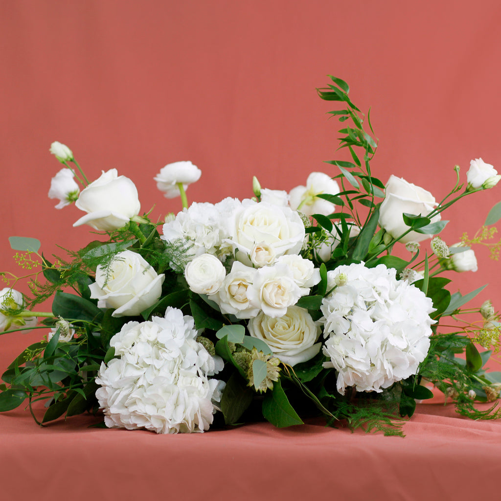 CLASSIC MOUNDED CENTERPIECE // Blooming Eden